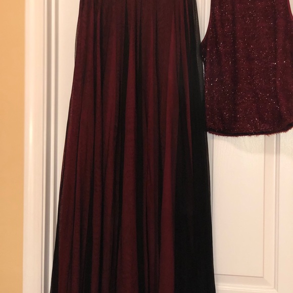 Two piece gown - Picture 2 of 3